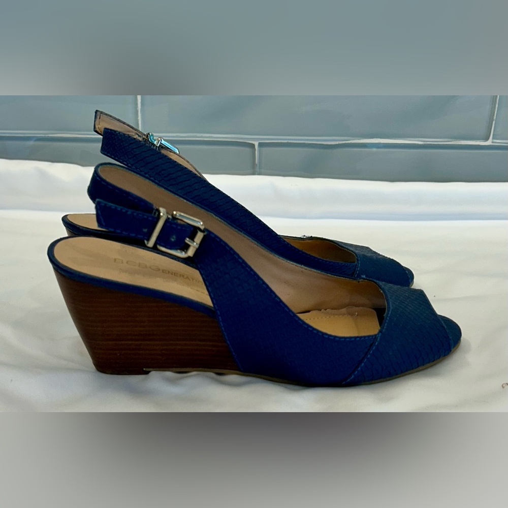 BCBGeneration Iami Snake Peep Toe Wedge Heels Blue Slingback Size 7.5B Women